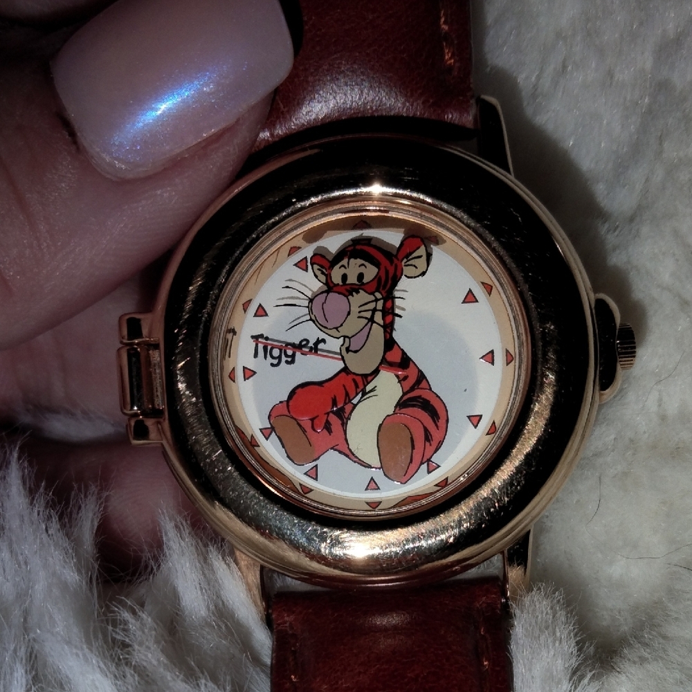 Disney Tigger Watch with Gold and Brown Accents - Picture 9 of 9